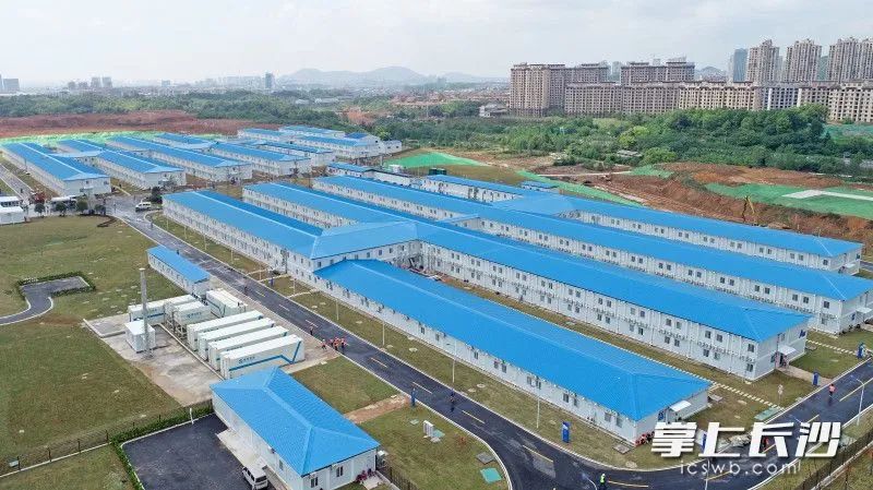 日下午經過多名建設者個晝夜的奮戰(zhàn)長沙仲景醫(yī)院項目完成建設并通過竣工驗收具備交付使用條件比原定工期提前天完工均為長沙晚報全媒體記者王志偉攝圖片